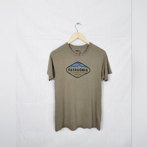 Men's Medium Slim Fit Patagonia Tan Short Sleeve Tee
